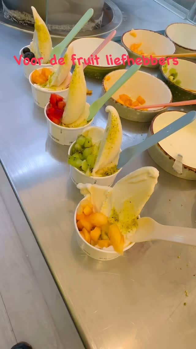 Saropie vers Afghaans ijs met fruit toppings
